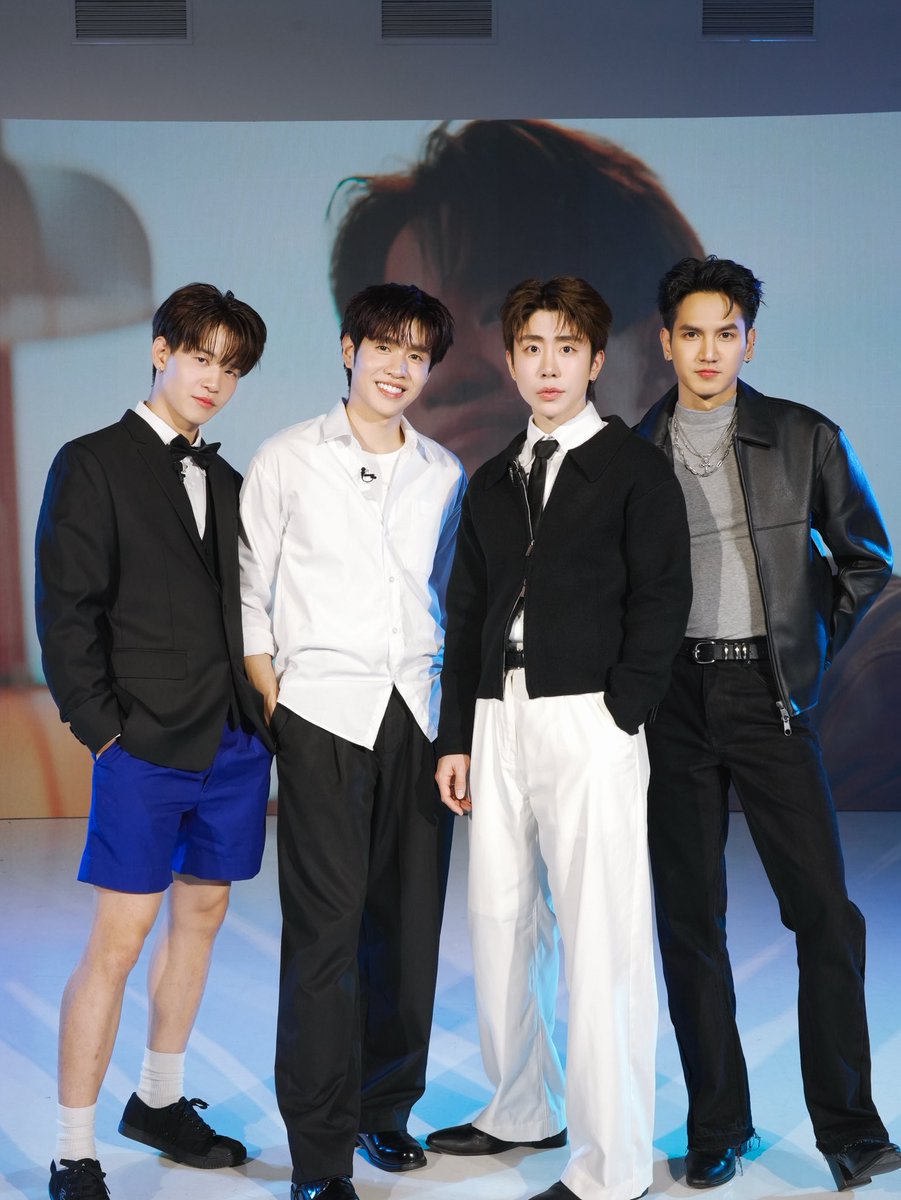 ApisitBe tweet media