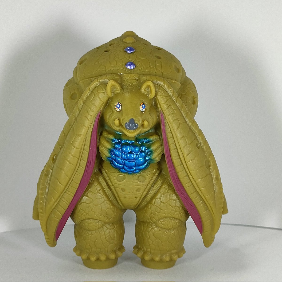 ウルトラ怪獣シリーズ228より 夢幻獣ギルバグのソフビをリペイントしま