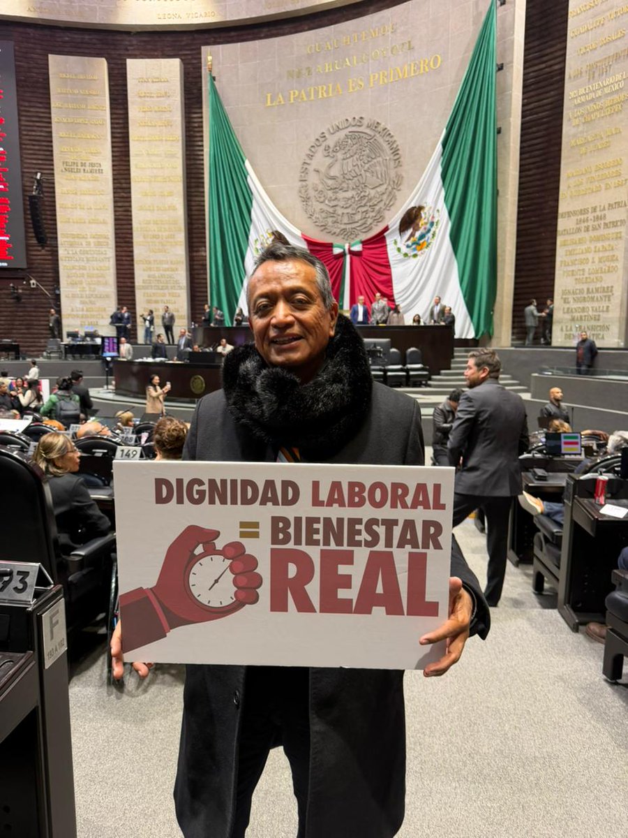 JAIMELOPEZVELA's tweet photo. Hoy se marca un antes y un después en la vida de las y los trabajadores mexicanos. Se ha votado a favor de la reforma constitucional para reducir la jornada laboral de 48 a 40 horas semanales.
​Lo más importante:
​Reducción gradual: Se implementará de aquí al 2030 para asegurar una transición estable.
​Salario Intacto: Menos horas de trabajo, pero manteniendo el mismo sueldo. 💰
​Bienestar Real: Más tiempo para la familia, el descanso y la vida personal.
​¡Un logro histórico de la #4T para la clase trabajadora!
​#ReformaLaboral #40Horas #DerechosLaborales #México #JusticiaSocial