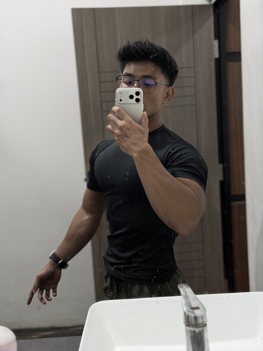 rizals599's tweet photo. syang aku pap dulu ya lagi gym nih https://t.co/jvScOsJEo9
