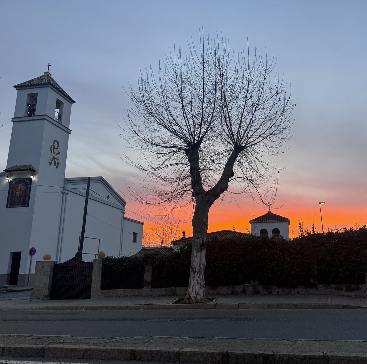 Amanecer en #Huelva <a href="/Meteohuelva/">MeteoHuelva.es</a> <a href="/MeteoCanalSur/">MeteoCanalSur</a> <a href="/tiempobrasero/">Tutiempo</a> <a href="/ElTiempo_tve/">El Tiempo en TVE</a> <a href="/aquilatierratve/">Aquí la Tierra</a>