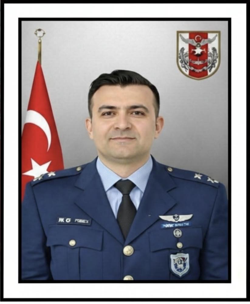 Balıkesir'de, F-16 nın düşmesi sonucu şehit olan Hava Pilot Binbaşı İBRAHİM BOLAT'ın ruhu şad olsun. VATAN SİZE MİNNETTARDIR.