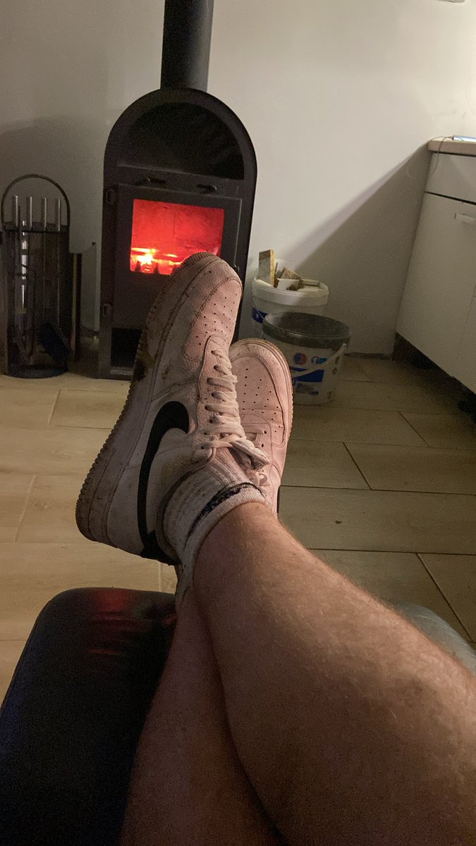 MasterTrampling's tweet photo. Runter auf die Knie und schön lecken 
Euer Platz ist unter meinen Sneaker 
Der dreck der an meiner Sole klebt ist mehr wert als du Opfer 
Komm leck die schön sauber danach ziehe ich dich ab und schmeiß dich raus https://t.co/rWytOBnkXT