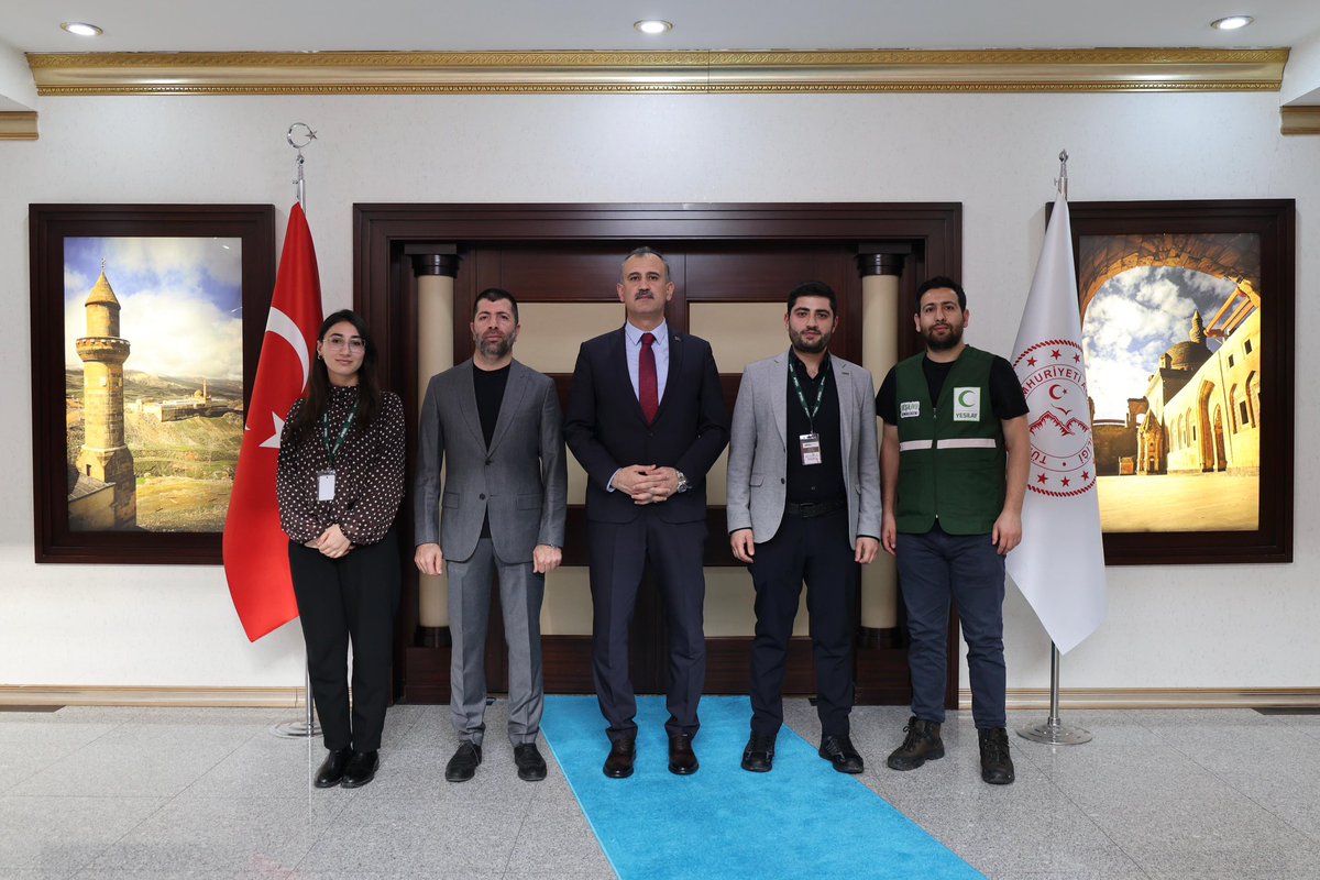 Şube başkanımız Sayın Cihangir Aslan ve #Yedam ekibimiz Ağrı Valisi olarak göreve atanan Sayın  Önder BOZKURT  Beyefendi ziyaret ederek hayırlı olsun dileklerini  ileterek.  #Yeşilay ve #yedam faaliyetleri hakkında Sayın valimize bilgilendirmede bulundu.