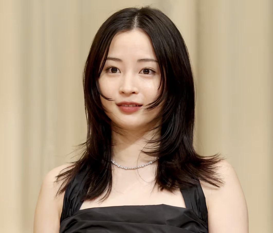 1921_98's tweet photo. 27歳の広瀬すず https://t.co/Fw3PlrINLS