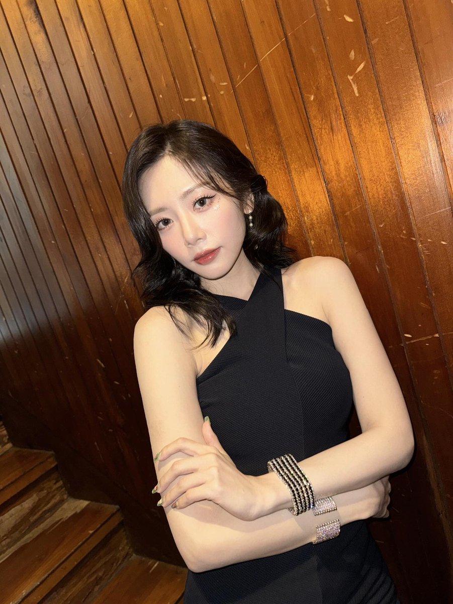 260225 #지유 인스타
🎵Norah Jones - What Am I To You

🪟

#드림캐쳐 #유아유 #지유 
#Dreamcatcher #UAU #JIU