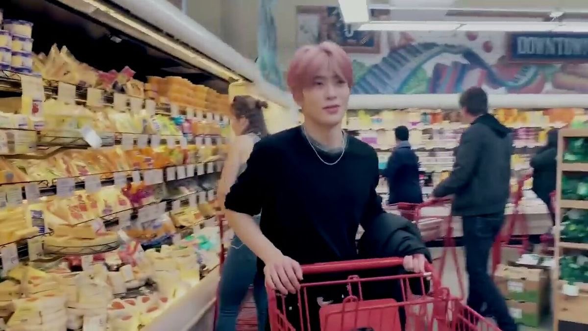 🐰쟤혀나 이거 살까?
🍑어? 뭐 산다고?
🐰안니 집중하라고 내일이 집들이야 
🍑알지알지 형 사고 싶은 거 다 사 
🐰그렇게 얼버무리지 말구! ᓀ‸ᓂ

신혼부부 재도 집들이 앞두고 장보는 중ㅋㅋㅋ