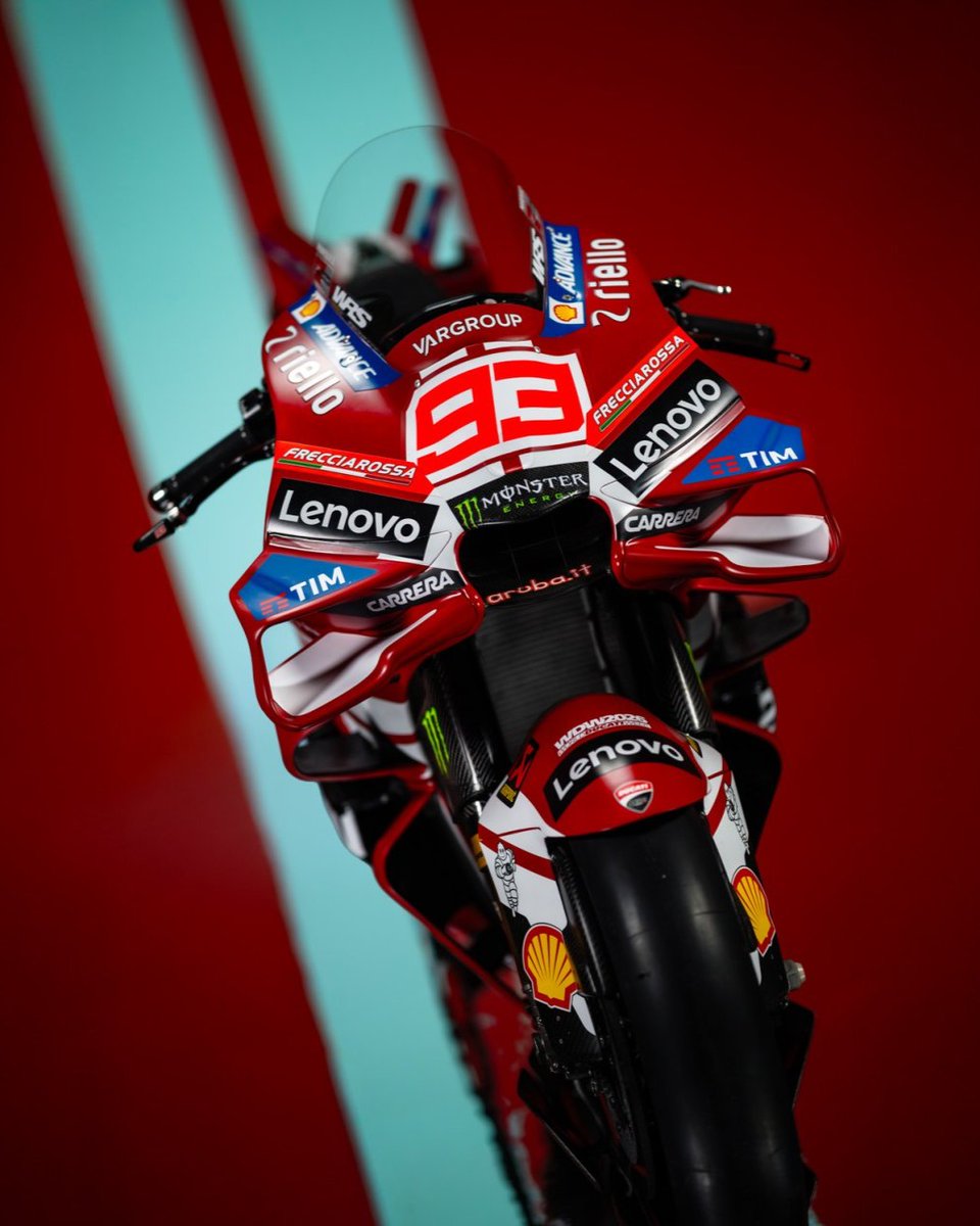 ducati_japan's tweet photo. 2/27（金）よりタイで開幕するMotoGP
昨シーズン、ドゥカティは圧倒的な強さで、コンストラクターズタイトル、チームタイトル、そして、ライダーズタイトルを獲得し、三冠を達成。世界の頂点に立ちました。
マルク・マルケス選手が、フランチェスコ・バニャイア選手が、赤きマシンとともにチーム一丸となって、再び世界の頂点を目指します。
昨年の栄光を胸に、さらに速く、さらに強く。

灼熱のタイから始まる新章。
頑張れドゥカティ！

#Ducati #MotoGP #ForzaDucati