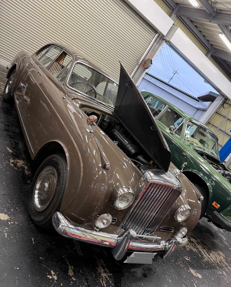 WcCartney's tweet photo. 大変希少なベントレーのS1 Continental Flying Spurです。
こちらは委託車両になります。

もうすぐご紹介... https://t.co/ZlMz8eANdw