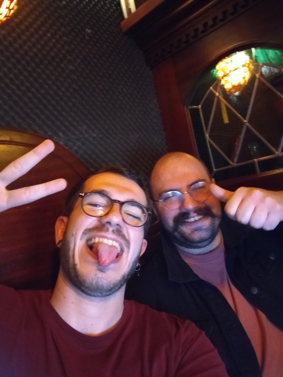 Thomback tweet media