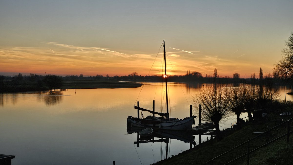 Agnes Advocaat tweet media