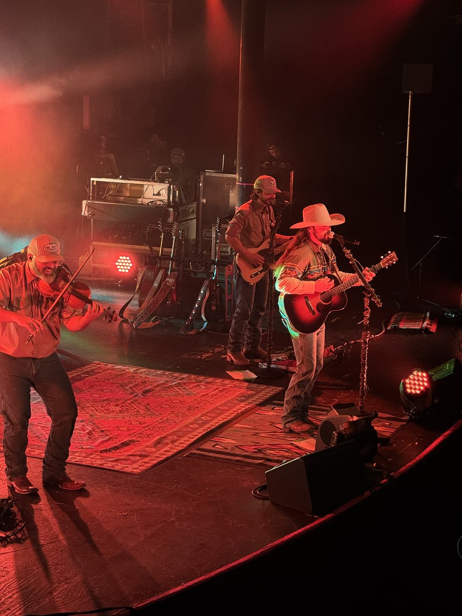 ChaseLoGreco's tweet photo. Ian Munsick concert for birthday for the win https://t.co/0HcDOFkQzr