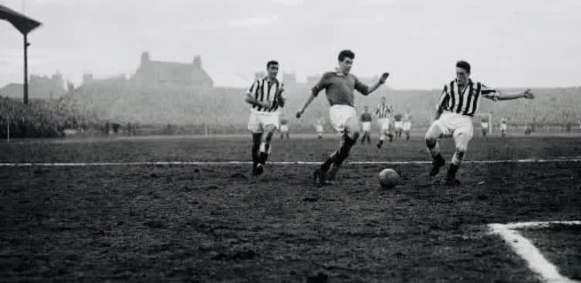 25 Feb 1956
St Mirren 0-1 Rangers
Att 43,000

St Mirren captain Willie Telfer in action at Love Street with Rangers’ Alex Scott

Telfer missed a penalty with 3 minutes to go. He joined Rangers the following year

<a href="/OldRangersVideo/">The Rangers Archives</a> <a href="/djsteeley/">Steeley</a> <a href="/ToryglenRangers/">🇬🇧 Stevie 🇮🇱</a>