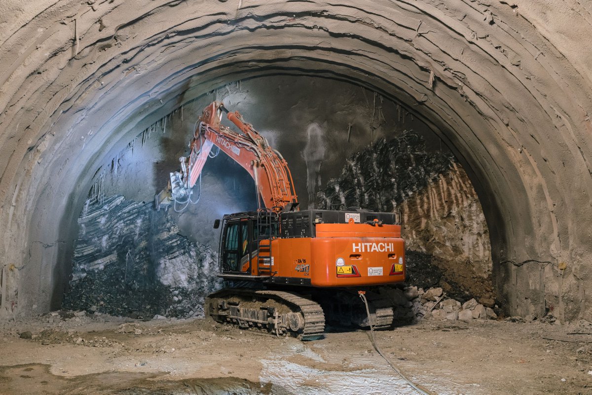 Hitachi Construction tweet media