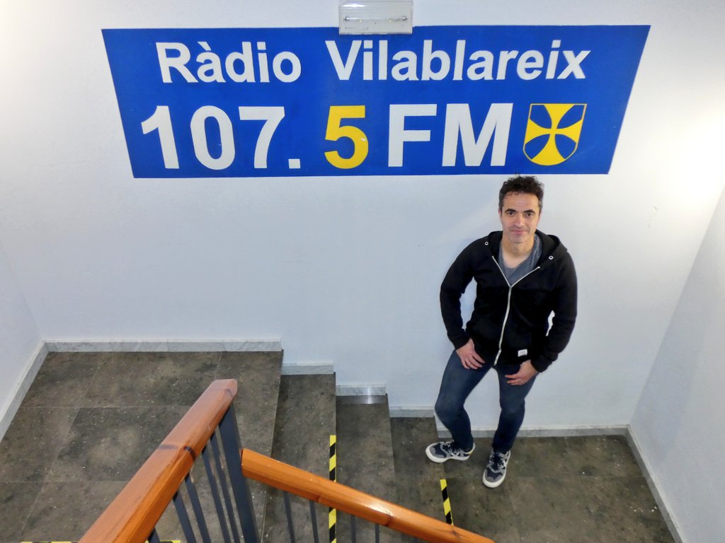 Bon dia. Avui, a les 12 h, entrevistem José Juan Umbert, exguitarrista de la banda mallorquina Anegats. Ens presentarà el seu projecte musical en solitari "Preludi" 107.5 FM 📻 (Girona)