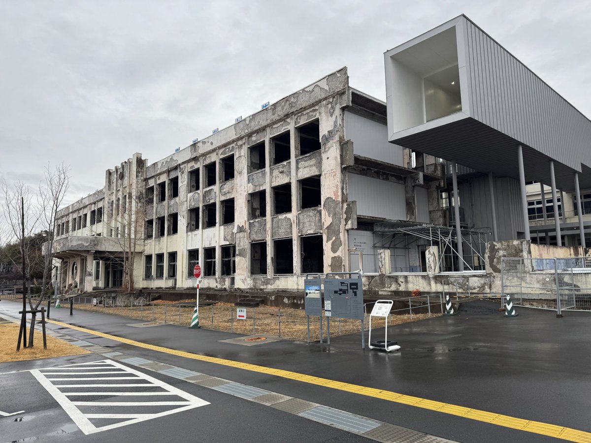 tsukachanxx's tweet photo. 石巻市震災遺構  門脇小学校
東日本大震災による津波と津波火災の状況を残している全国唯一の震災遺構。直接じゃないと感じれないことがありました。宮城に来たなら追悼の意を込めてロイファの皆んなで灯籠書きましょう！🙌🏻💎SNSはこういう形で使おうぜ‼️😛
#ちゃんみな　#ロイファ　#AOD4宮城 https://t.co/jdEF3l6zxE