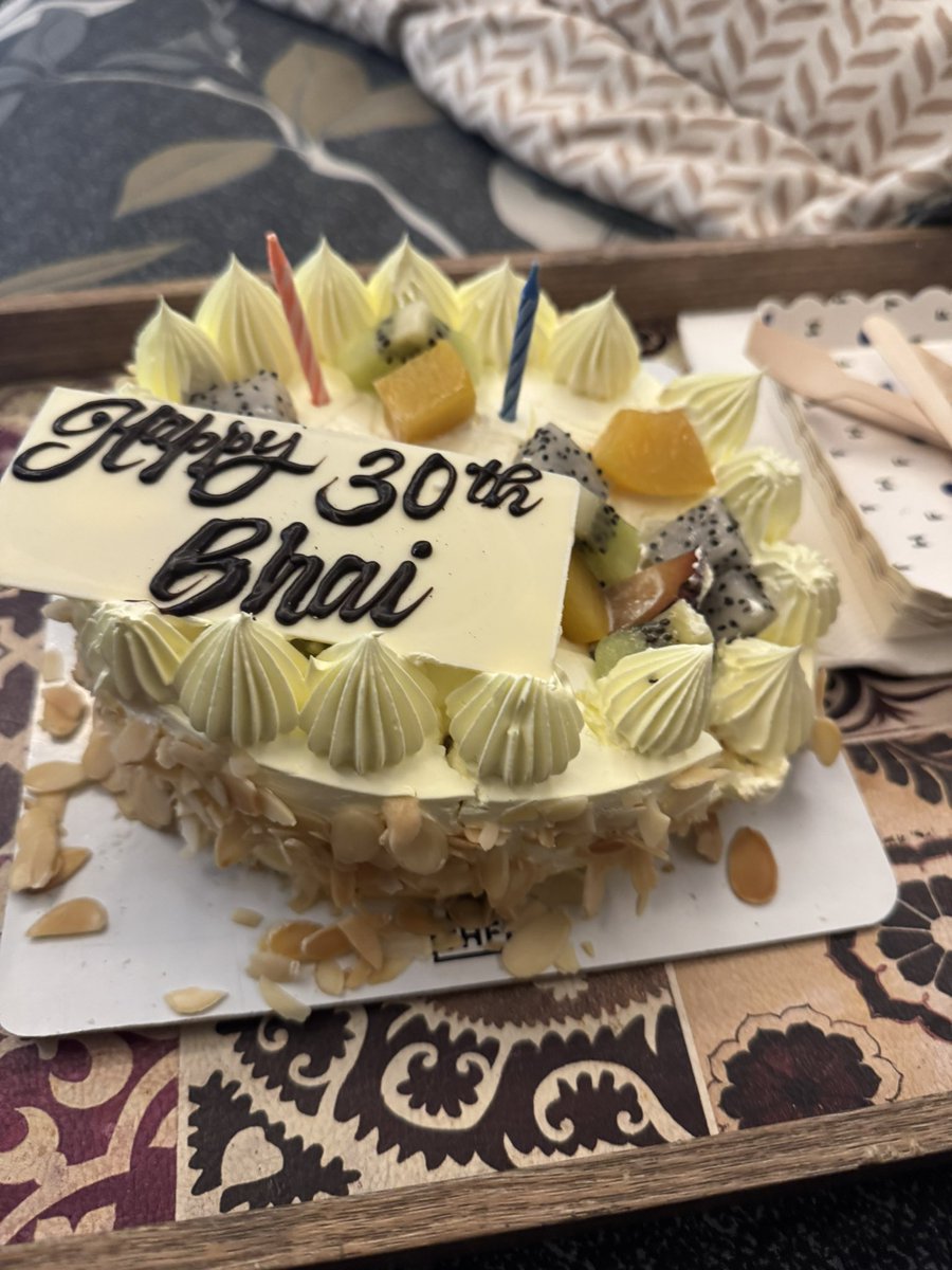 SidharthThathi's tweet photo. Recently ordered a cake through @Swiggy , it’s came as broken. It was ordered from ‘The hazelnut factory’ I clicked all the pictures of how we received, but I was told issue will be resolved on mail. No compensation is all they say.
Shame on you 
@SwiggyCares https://t.co/mIT6e45RPx