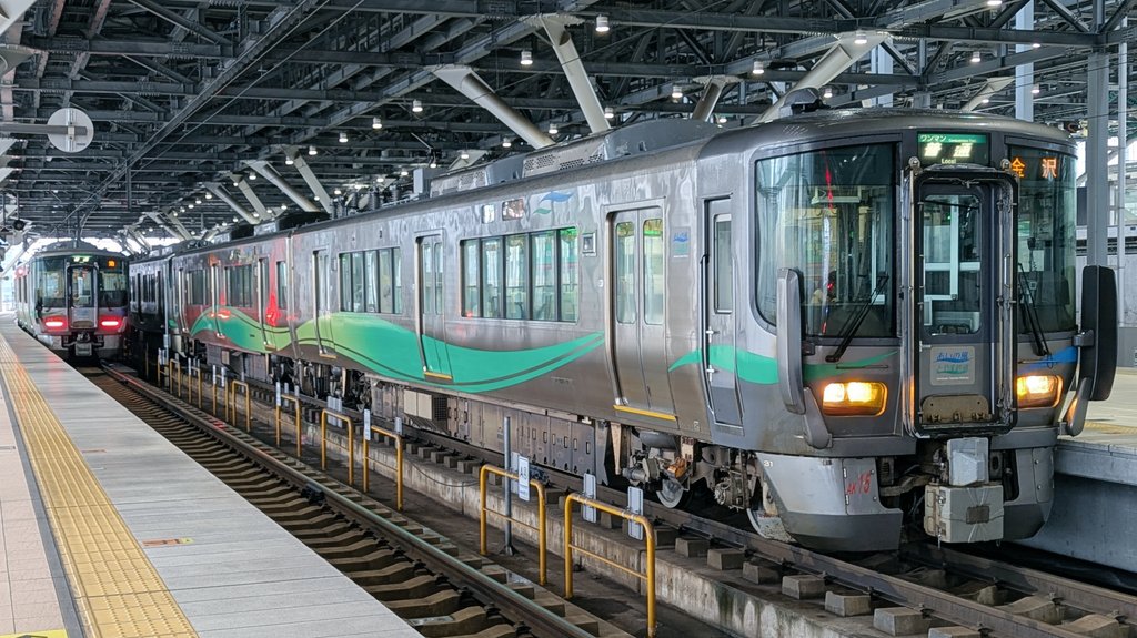 521系かっこいいですねぇ なんとなく2次車(初期)？をよく見かける