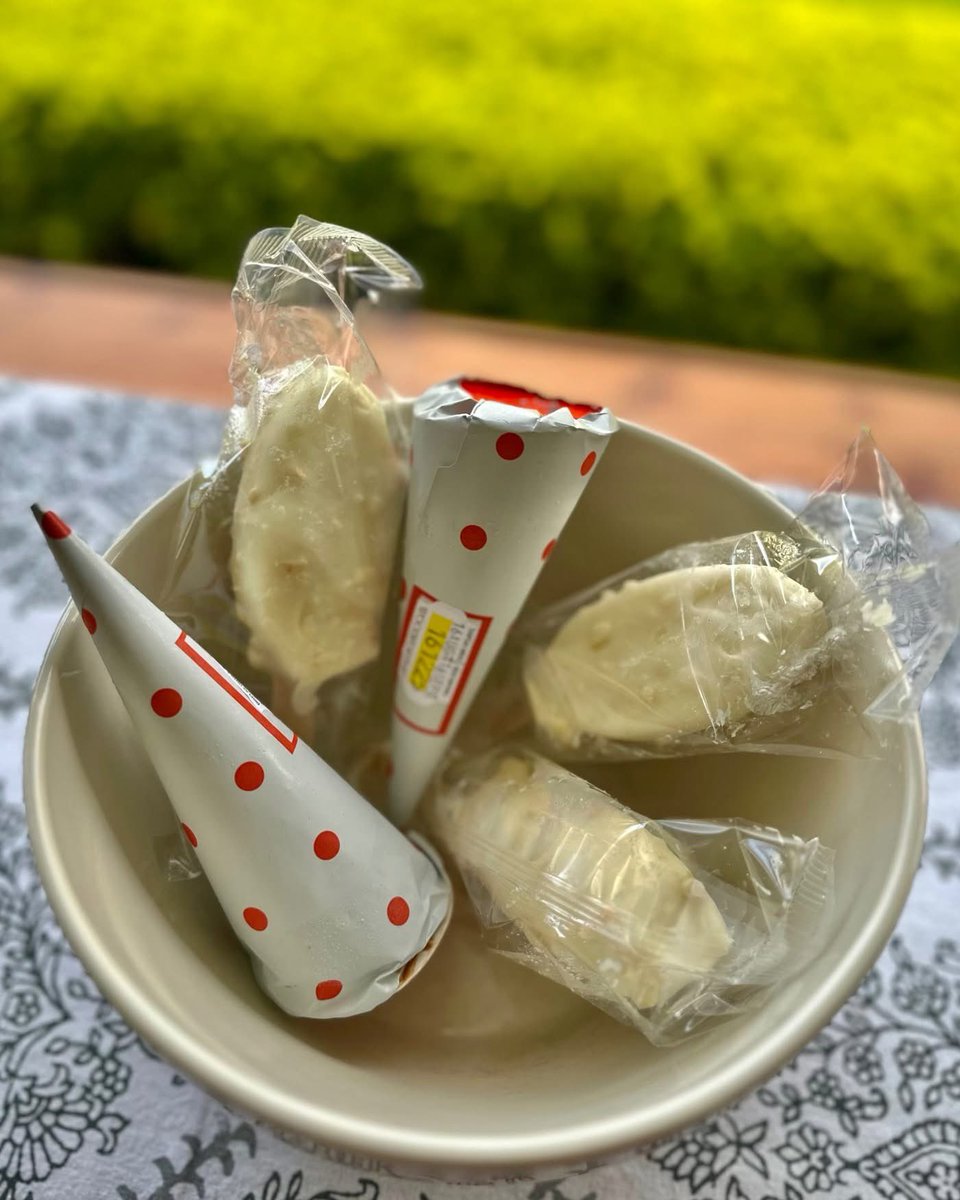 LaurasWorldza's tweet image. #WineWednesday with a bottle of 2022 Torres Pazo Das Bruxas Albariño and ice creams to beat this heat! 

instagram.com/p/DVK1wvNFcDZ/…

🇪🇸

#LaurasWorld #Torres #pazodasbruxas  #albariño