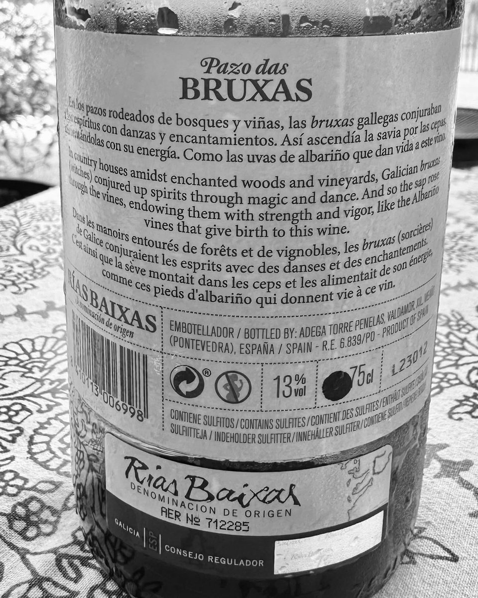 LaurasWorldza's tweet image. #WineWednesday with a bottle of 2022 Torres Pazo Das Bruxas Albariño and ice creams to beat this heat! 

instagram.com/p/DVK1wvNFcDZ/…

🇪🇸

#LaurasWorld #Torres #pazodasbruxas  #albariño
