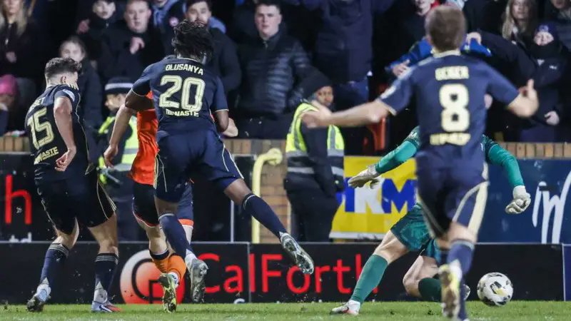 #StMirren #Celtic #PremierSports Cup #HampdenPark #ScottishFootball #Winners #EuroFootyDaily
Which Scottish giants did they defeat 3–1 in the 2025/26 final at Hampden Park to secure the trophy?
​A) Rangers
​B) Aberdeen
​C) Celtic
​D) Hearts