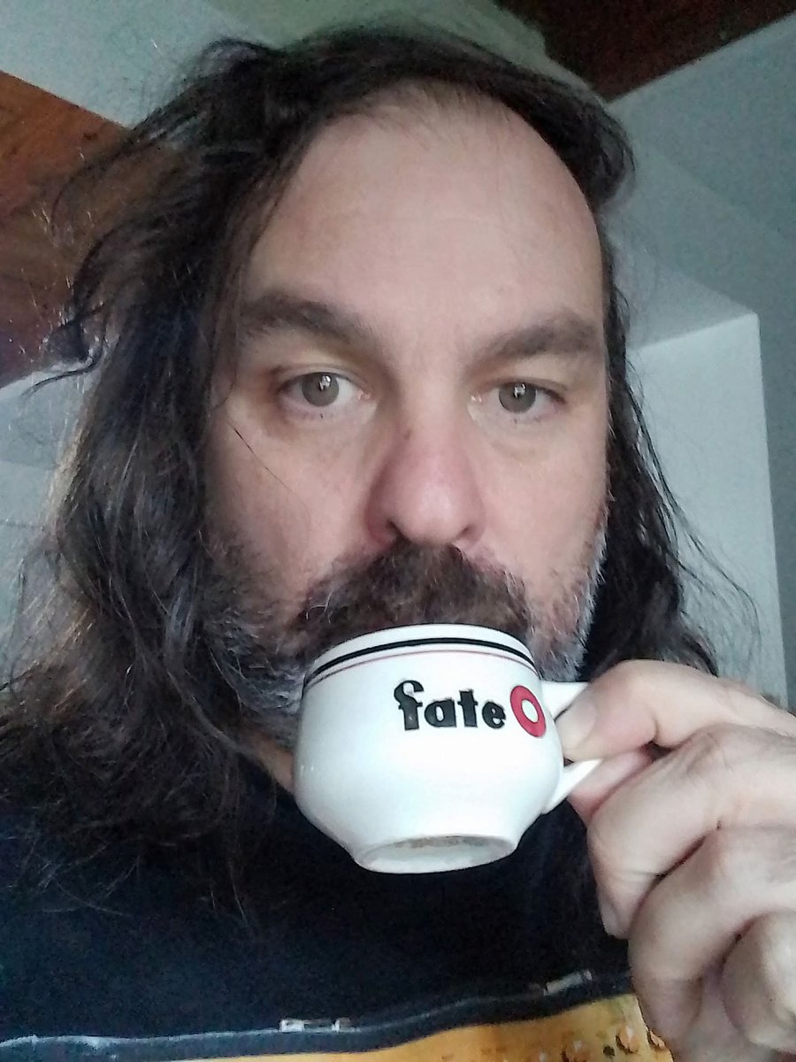 🚨📢🇦🇷Adiós a la fábrica de neumáticos de un empresario Kirchnerista, que vendía ruedas como si estuvieran hechas con oro, gracias a que sus amiguitos del gobierno bloqueaban las importaciones, ponían cepos al dólar, o pagabas impuestos por la rueda como si la hubiesen traído de