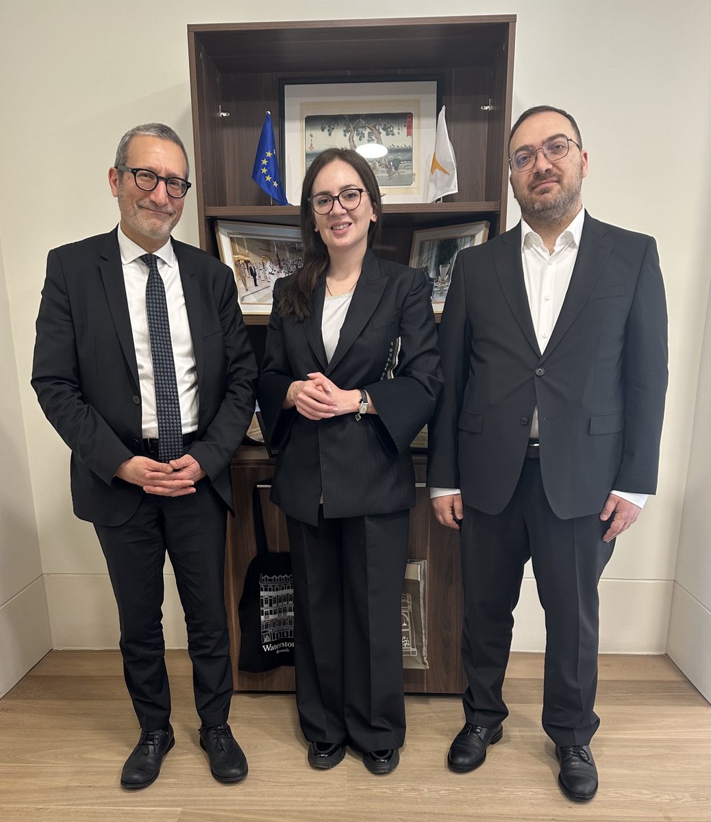 AmbNTManolis's tweet photo. Honored to welcome at the Diplomatic Academy last Friday, HE Mr. Davit Karapetyan SG of the Ministry of Foreign Affairs of the Republic of Armenia, as well as HE Mrs Inna Torgomyan the Amb.of Armenia in 🇨🇾The prospects of cooperation between the DAs was discussed https://t.co/goauIFiJS6