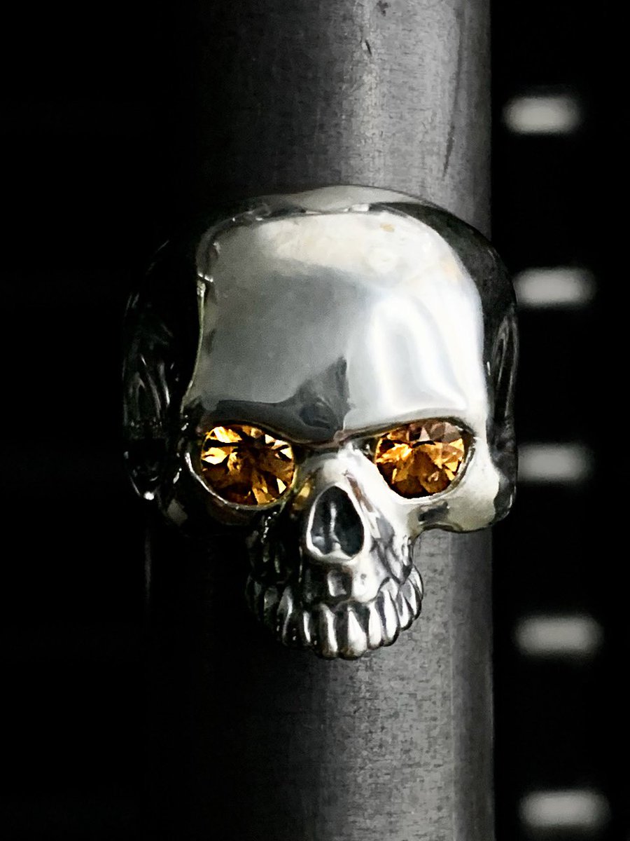 EVIL SKULL RING SMALL w/Citrine スカルの眼窩に黄色いシトリンを
