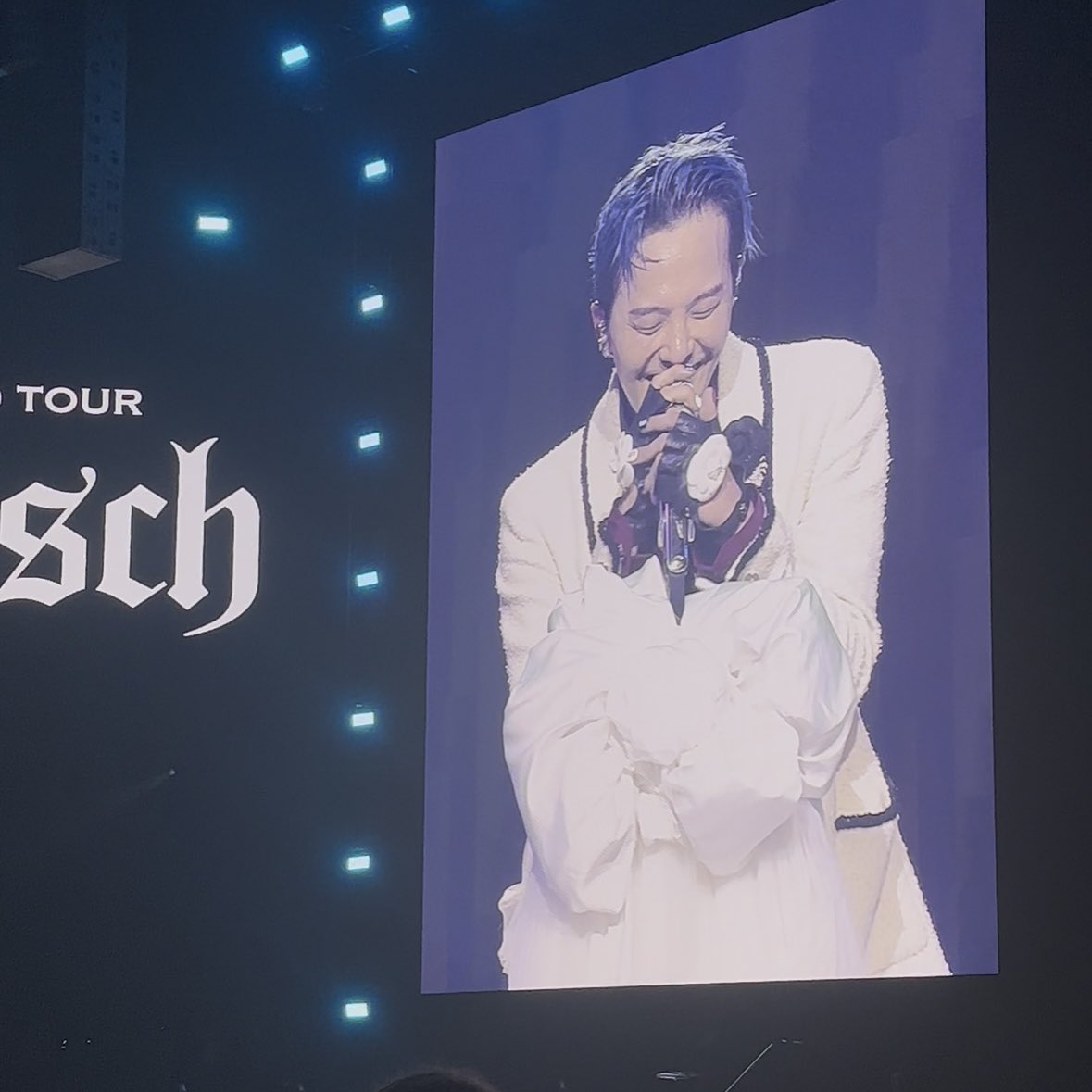 happy 1 year to the album that changed my life forever, 
übermensch.

thank you jiyong, thank you for changing my life, making it less heavy with your music, you made me realize that everything is possible. i love u forever🩶🩶