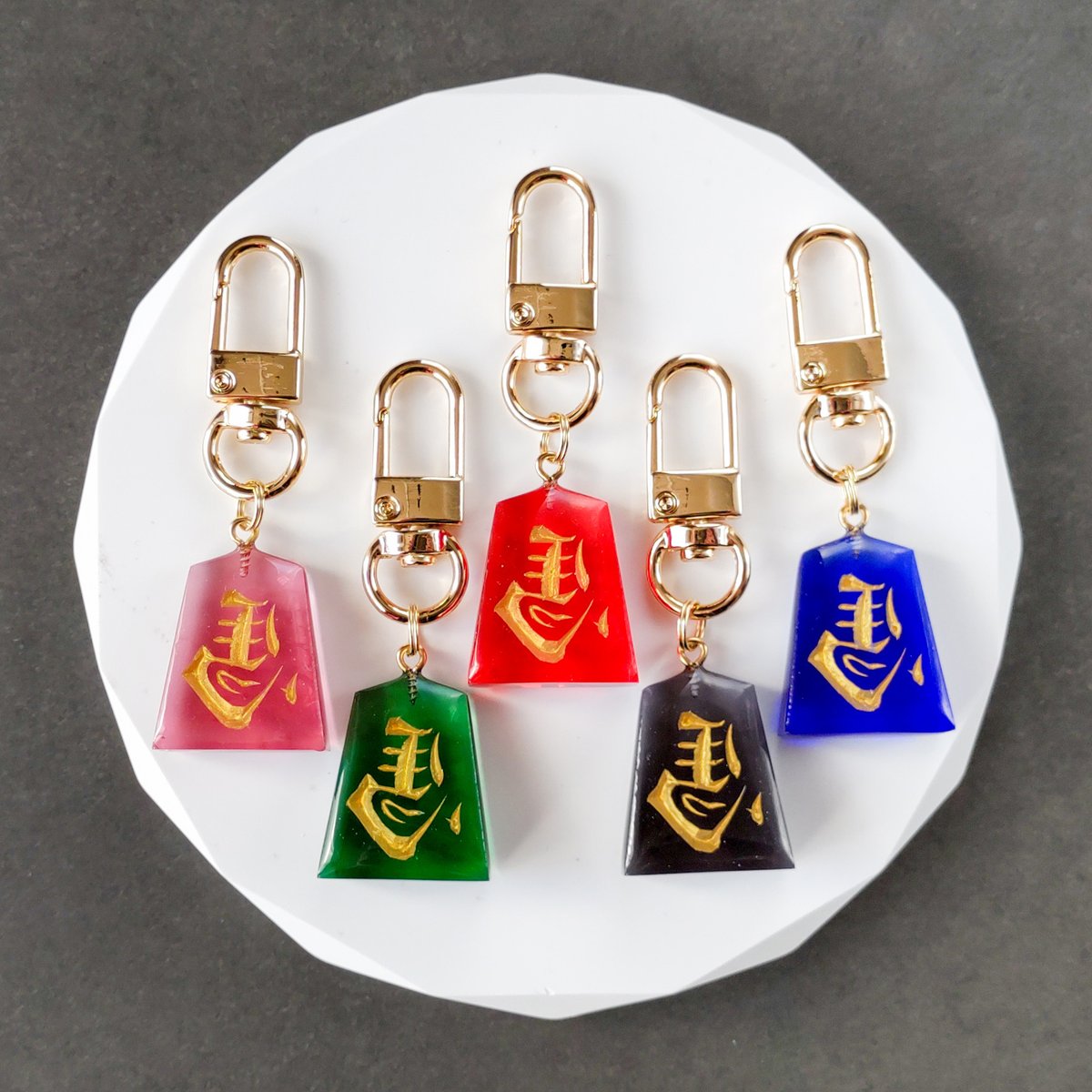 販売開始／ ✨左馬クリアキーホルダー✨ 縁起のいい左馬を、透明感