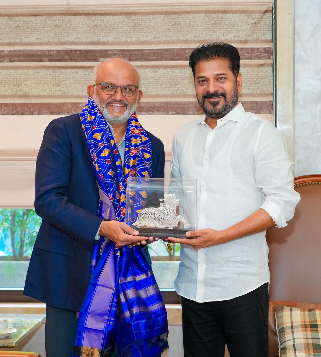 revanth_anumula's tweet photo. Adobe CEO and Telangana Rising–2047 Vision Board Member Mr. Shantanu Narayen met me today and we had an insightful discussion on global trends and emerging opportunities.

We discussed the transformative impact of the AI revolution on economies and the effective adoption of AI in the coming years. We also exchanged views on the policy initiatives required at the government level and the implications of AI for global manufacturing, green energy, employment generation, and skilling and reskilling.

I sought his continued support and guidance in accelerating Telangana’s growth and realizing the Telangana Rising–2047 vision.

#Adobe 
#AIRevolution
#ArtificialIntelligence
#TelanganaRising2047