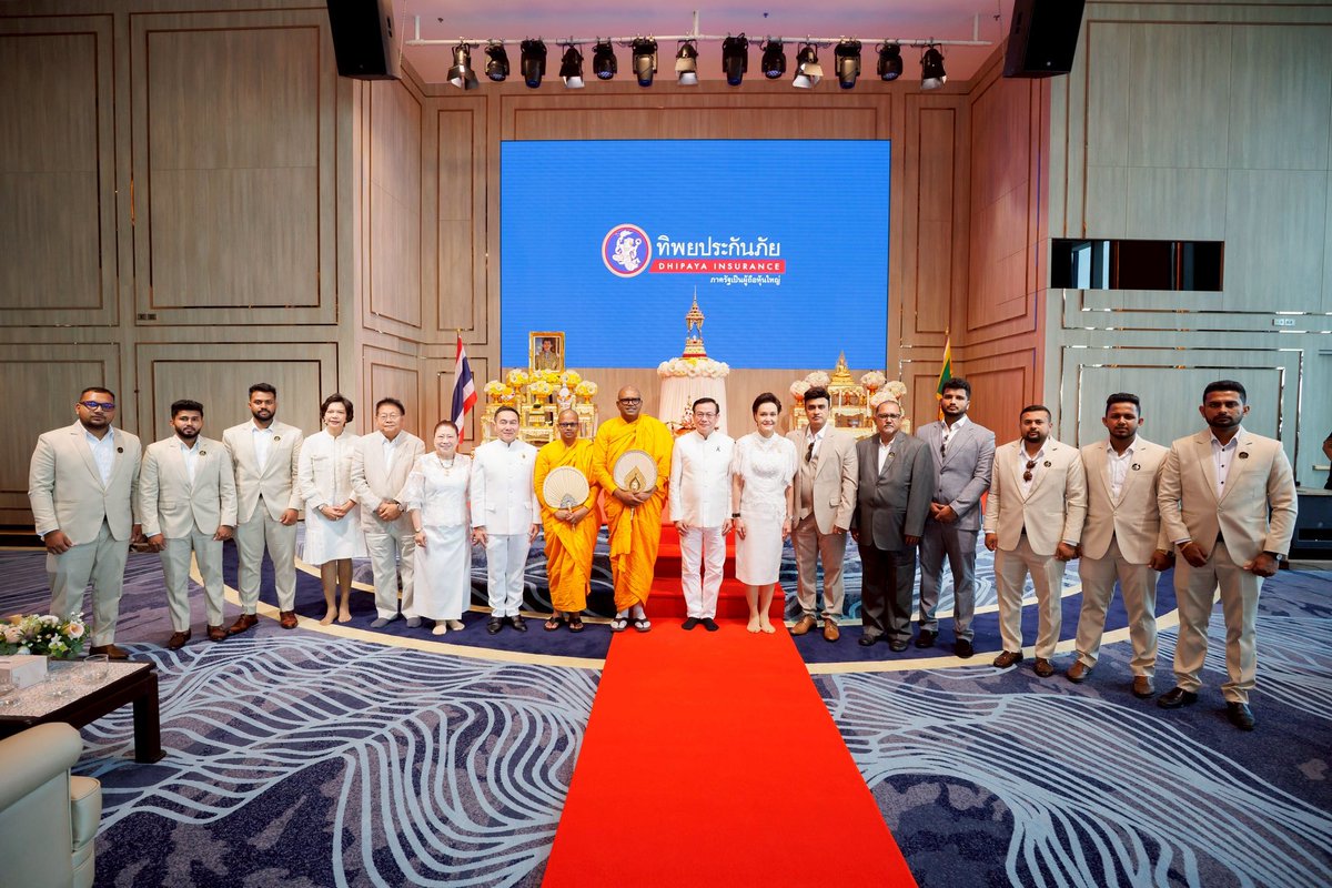 คุณศุภจี สุธรรมพันธุ์ รัฐมนตรีว่าการกระทรวงพาณิชย์ พร้อมด้วย
ดร. สมพร สืบถวิลกุล กรรมการผู้จัดการใหญ่
บริษัท ทิพยประกันภัย จำกัด (มหาชน)
คุณวิชชุดา ไตรธรรม ที่ปรึกษากรรมการผู้จัดการใหญ่
และ ดร.​ ดนัย จันทร์เจ้าฉาย ประธานมูลนิธิธรรมดี
รับเสด็จฯ พระบรมสารีริกธาตุ จากศรีลังกา