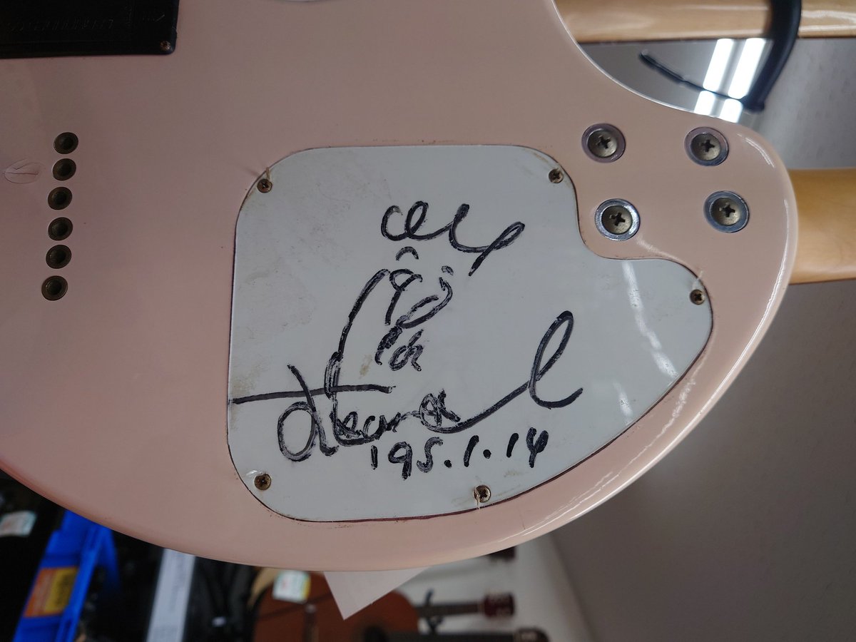 L'Arc～en～Cielのベースtetsuyaさんが 95年1月14日に書いたサイン説が