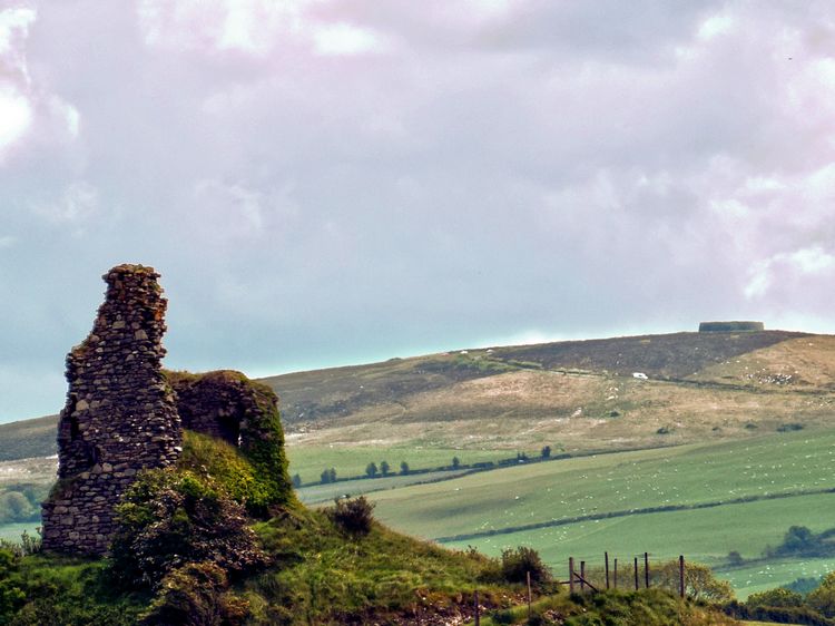 welovedonegal's tweet photo. Good #Wednesday 25th #February 2026 from
beautiful #Donegal ๐๐
Today's #GoodMorning pic is of Inch Castle ruins with the ancient ringfort of Grianan Aileach on the hill behind.
#Inishowen
#Irish #castles #ringforts #history
#Ireland .
@ThePhotoHour https://t.co/UovN3BAKki