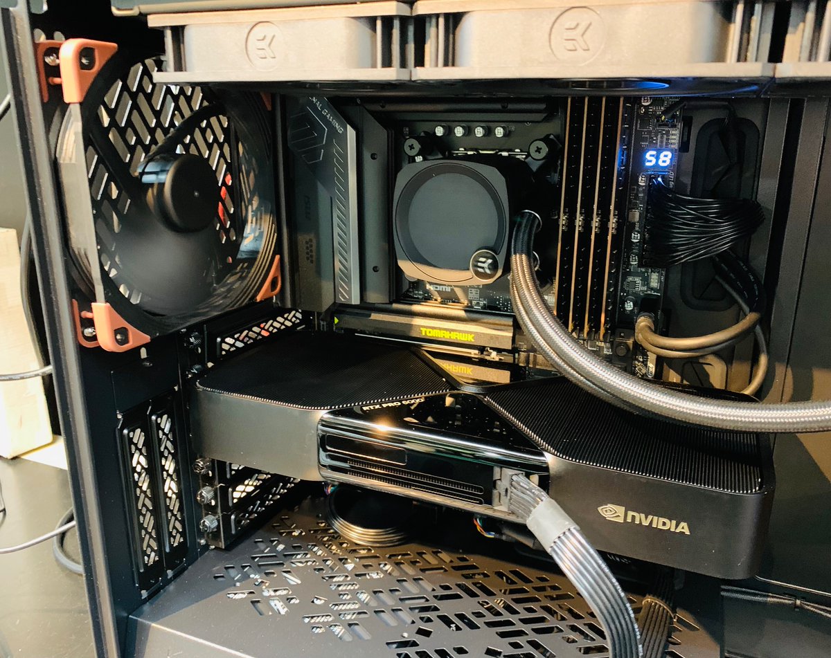 好みや用途にあったパソコンにしたい」 「パーツ選出は知識要るんで