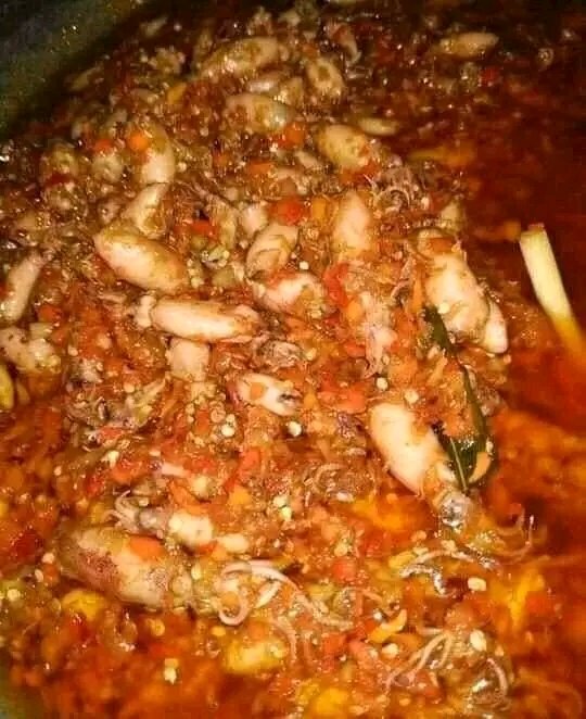 Sambal baby cumi dan ayam suwir ready ya. Monggo bisa kirim" atau cod sesama surabaya🔥 cocok buat menu buka puasa dan sahur, rasa dijamin nagihi🥰