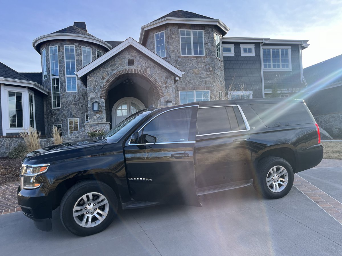 harroufi3's tweet photo. Travel with ease! Front Range Luxury Limo LLC provides VIP airport pickups and drop-offs to and from Denver Airport. Arrive stress-free and in luxury. Book your airport ride today! #AirportPickup #VIPAirportService #StressFreeTravel #DenverAirport*#luxurypromrides*#PromSeason2026 https://t.co/9KMGW9TXjc