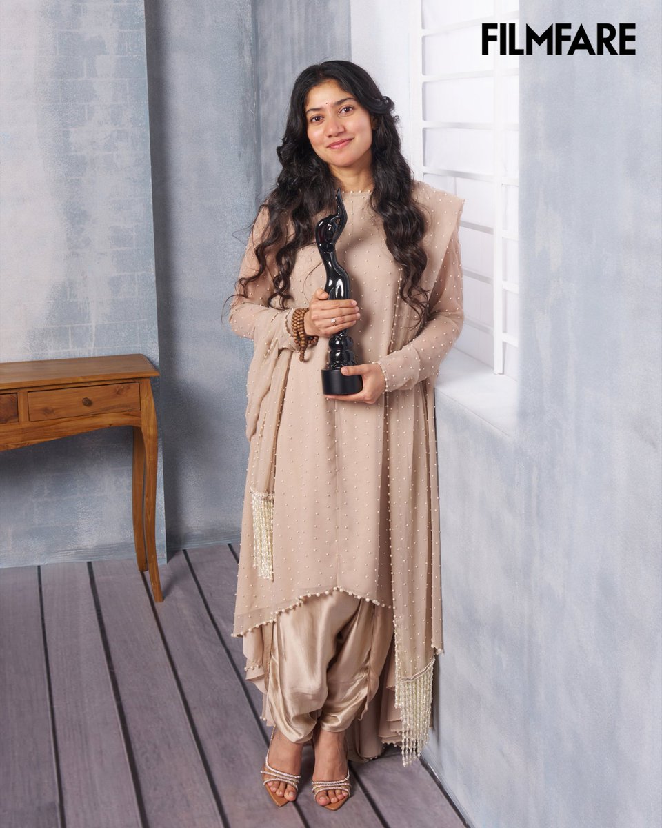 Bala_BM7's tweet photo. Queen😍 Sai Pallavi 

#SaiPallavi  #SaiPallavi #award #FilmfareAwards2026 #Filmfare #filmfareawardssouth #filmfareawards https://t.co/CclGG8ktYC