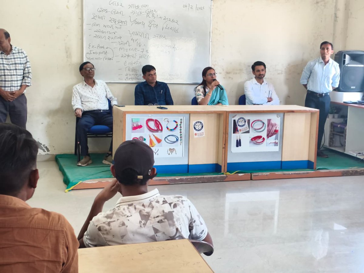 RSETI મહેસાણા ખાતે ચાલી રહેલ BC સખી તાલીમ અને ઉન્નતિ પ્રોજેક્ટ અંતર્ગત ફોટોગ્રાફી વીડિયોગ્રાફી તાલીમની મુલાકાત કરી માર્ગદર્શન પૂરું પાડવામાં આવ્યું.
<a href="/ddo_mehsana/">DDO Mehsana</a> <a href="/crdgujarat1/">Commissionerate of Rural Development,Gujarat</a> <a href="/CollectorMeh/">Collector Mehsana</a>
