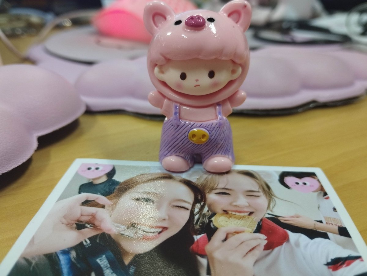 I have procured another pink purple trinket because #JuneMewnich