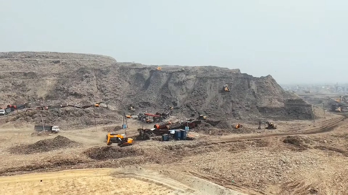 IndiaGrowth_hub's tweet photo. Delhi Bhalswa landfill cleanup and park development: trees have been planted on 25 acres of land to convert it into a park, still 62 meter of landfill mountain to go. March 2026 is the deadline to clear it https://t.co/q18fY1zyYI