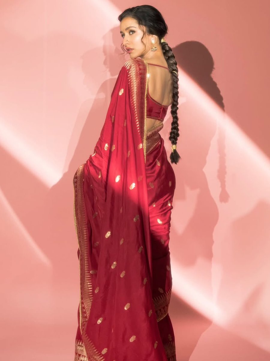 Aza_Fashions's tweet photo. Shraddha Kapoor’s ethnic style rewrites the rules—fearless silhouettes, playful details, and tradition with a quirk that’s unmistakably her ✨
Shop on: https://t.co/59NRTzhsDt
#bridalfashion #indianbrides #lehengas #bridaltrend #indianwedding https://t.co/qPW82iA02D
