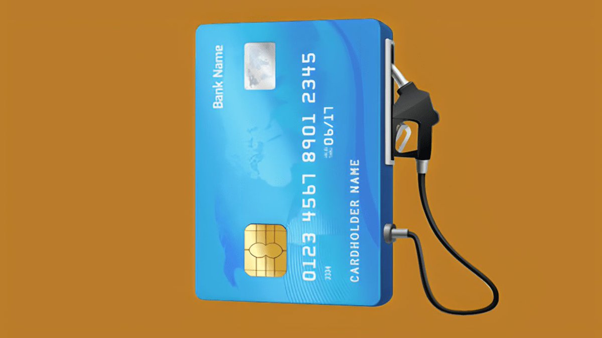⛽️ انتقال سهمیه سوخت به کارت بانکی؛ افزایش قیمت پلکانی یا مدیریت هوشمند مصرف؟

یک کارشناس انرژی این طرح را نقطه عطفی در نظام توزیع بنزین کشور می‌داند؛ اقدامی که هم سوخت‌گیری را ساده‌تر می‌کند و هم مسیر اجرای سیاست‌های قیمتی هوشمند را هموار می‌سازد. آیا این گام، آغاز تحولی در مصرف