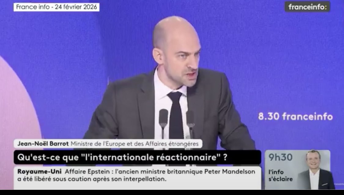 Cet ancien young leader de la French American Foundation (méfiez vous de TOUTES les « fondations » américaines) sorti de nulle part et sans la moindre légitimité, est en train d’expliquer sans cligner des yeux, qu’il faut censurer la parole de 70 millions de gens.
C’est un fou.
