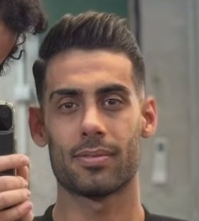 مبین ناشنواست
نه می‌شنود، نه می‌تواند از خودش دفاع کند
با این حال، برایش حکم محاربه داده‌اند
سکوتش را حکم مرگ نکنید
صدای مبین باشیم
#مبین_بازیار