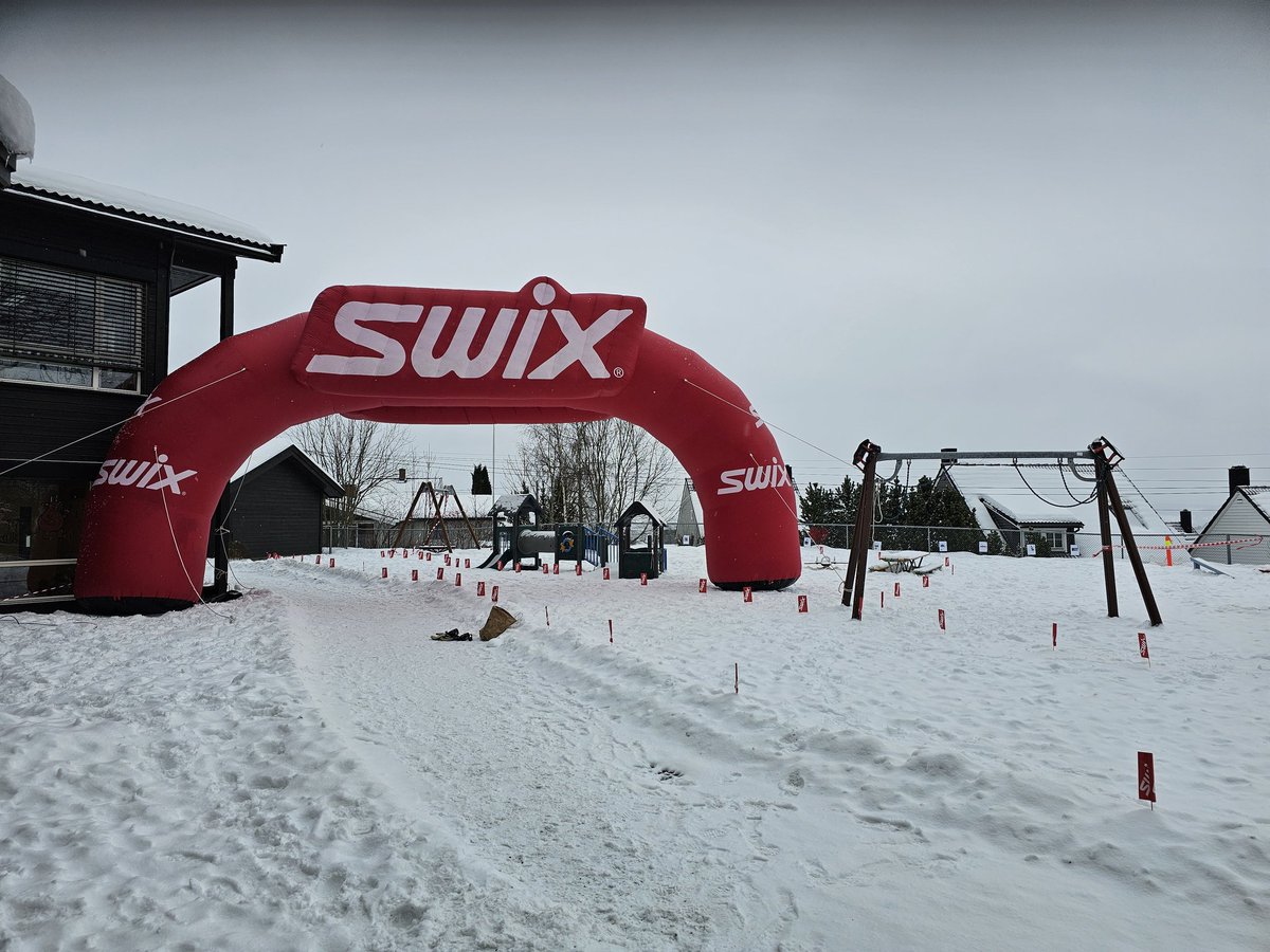 Ver_balist's tweet photo. Tak się dzisiaj bawimy w tym naszym przedszkolu 😁 #skiday https://t.co/rPQbfOAOb1