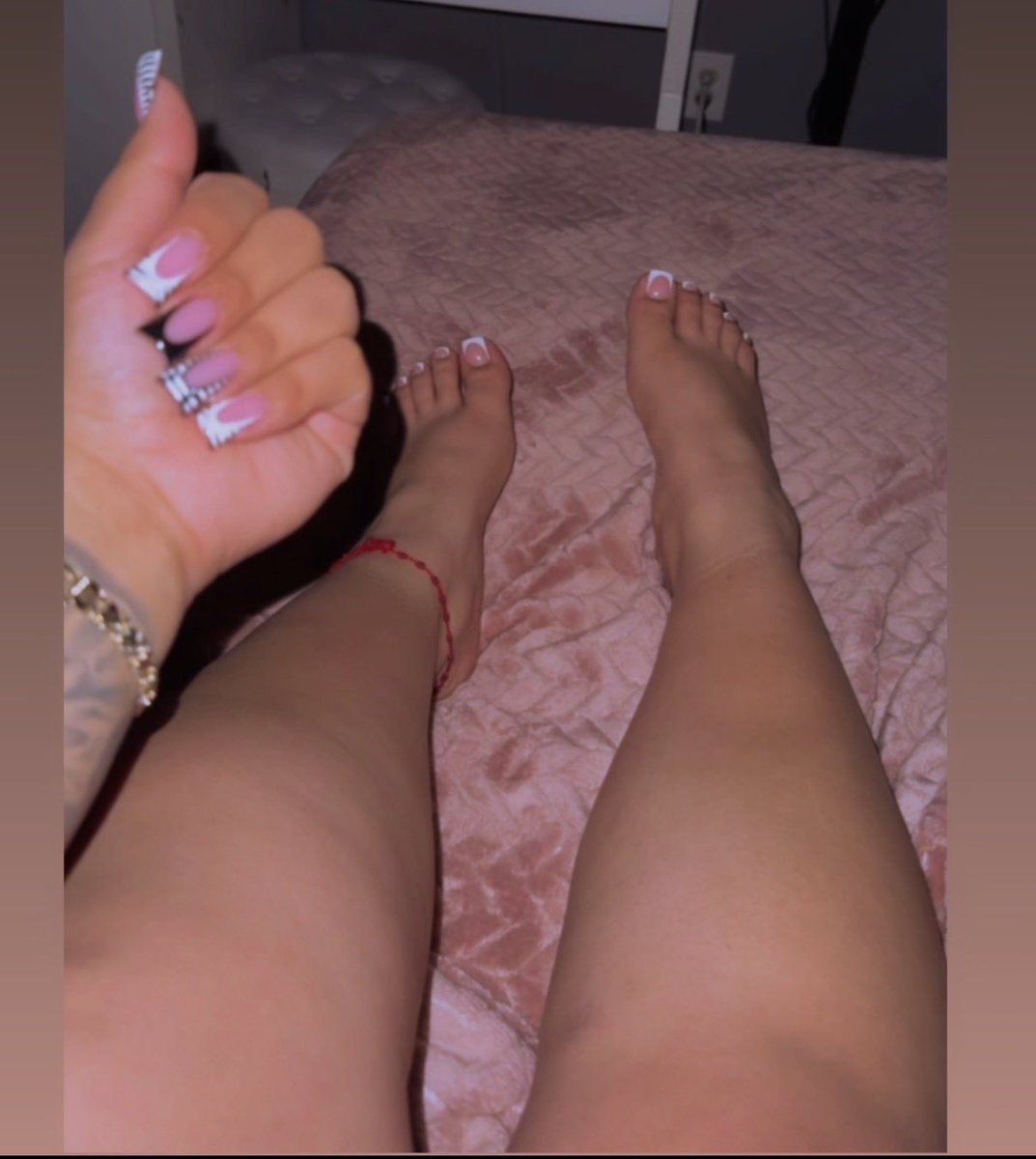 _iBangMaria's tweet photo. Cute toes for the winnn 🤪
#prettyfeet #toes https://t.co/b5Z5I8XMNZ