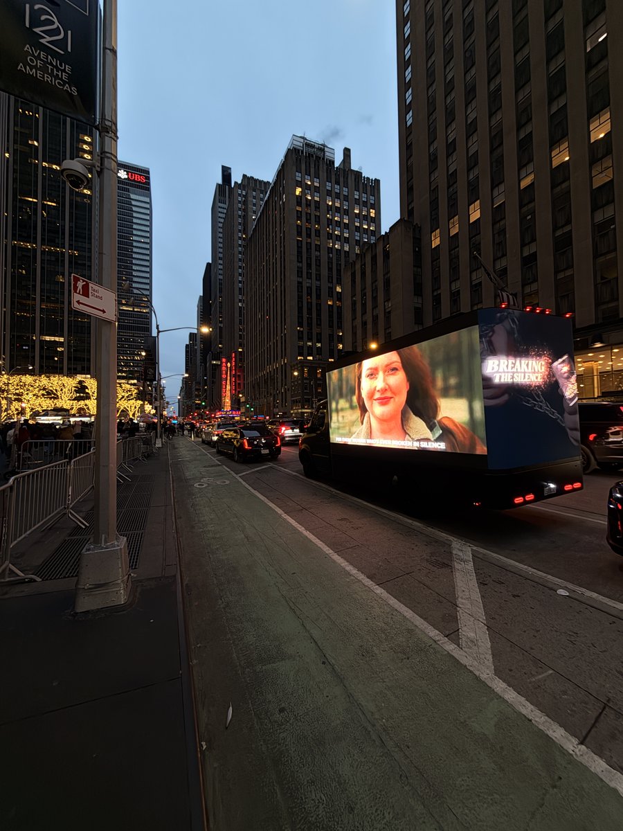 ledinmotion01's tweet image. Seeing your brand moving through NYC just hits different.  With Digital Truck Advertising NYC, your message isn't stuck in one place - it travels through real streets, real traffic, and reaches real people all day.  This is what real visibility looks like.
#ledinmotionnyc