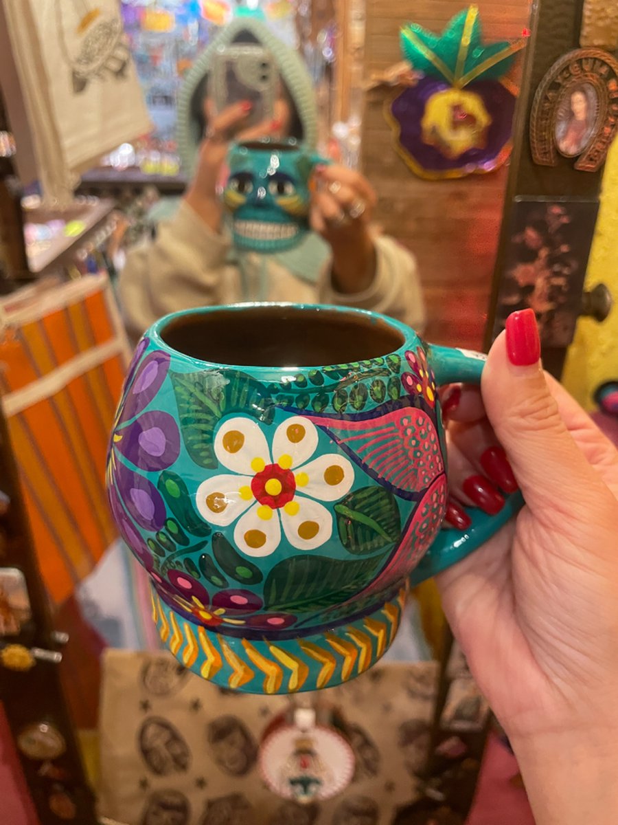 陶器で出来たガイコツのマグカップです☕️🤎 鼻や目のくぼみ、頬骨