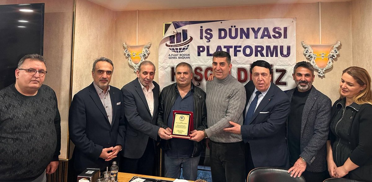 İş Dünyası Platformu olarak; Genel Başkanımız Fuat Bodur liderliğinde, yönetim kurulu üyelerimizle birlikte özel bir iftar programında bir araya geldik. Mato Et İşletme Sahibi Sayın Abdurrahman Bey’in ev sahipliğinde 
dolayısıyla Kendilerine teşekkür Plaketi takdim edildi.